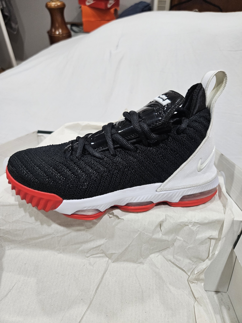 LEBRON XVI Nike Kids 4.5/ Women's  6 BLACK  WHITE University Red Brand New w Box